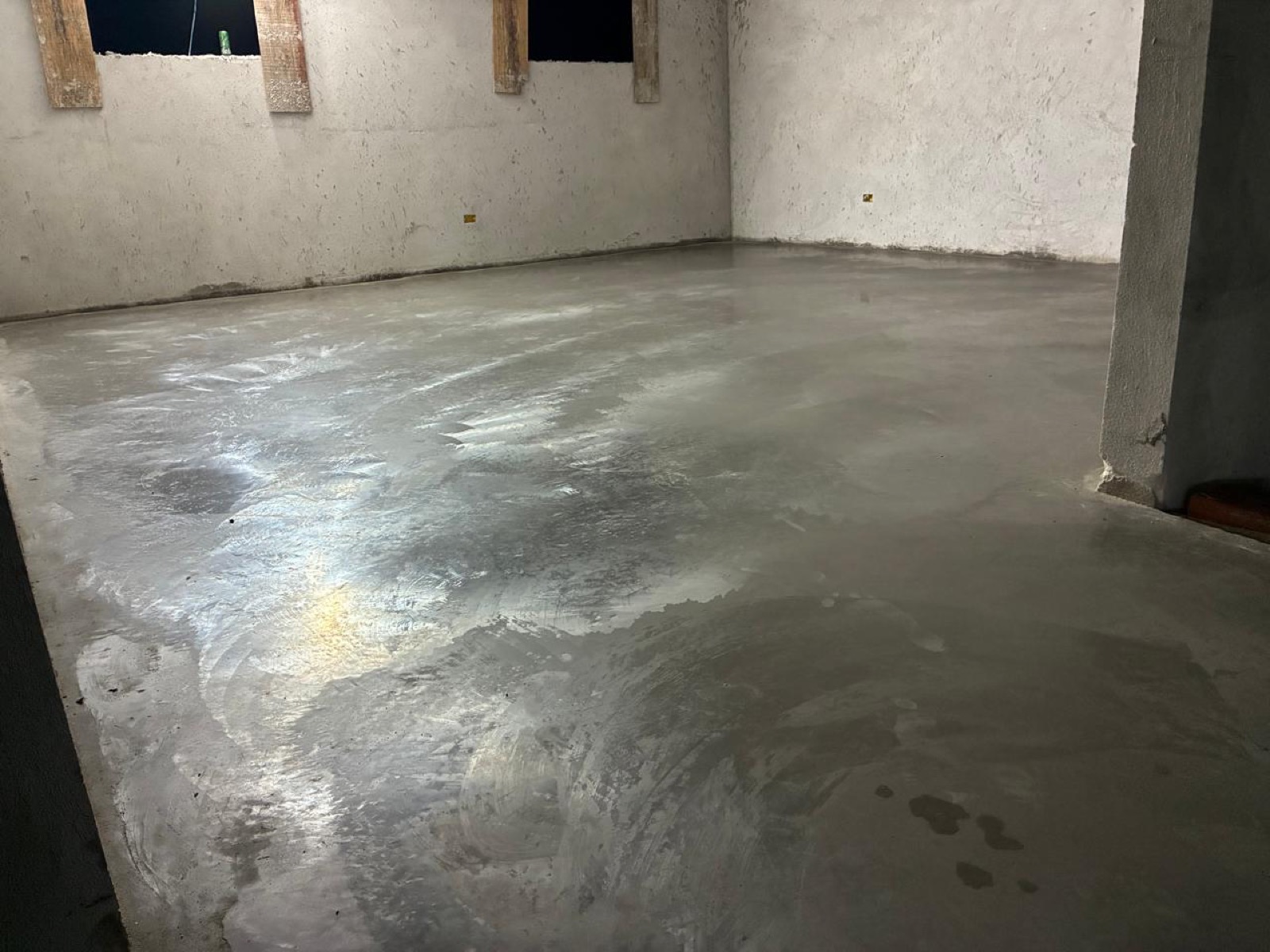 piso de concreto polido em galpão